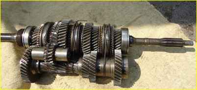 Desmontaje y montaje de la caja de cambios GAZ-3110