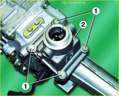 Desmontaje y montaje de la caja de cambios GAZ-3110