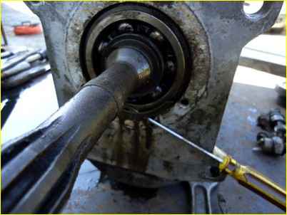 Desmontaje y montaje de la caja de cambios GAZ-3110