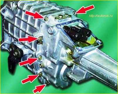 Desmontaje y montaje de la caja de cambios GAZ-3110