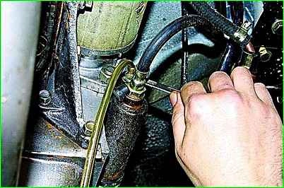How to pump and replace the hydraulic clutch fluid of the GAZ-2705