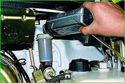 How to pump and replace the hydraulic clutch fluid of the GAZ-2705