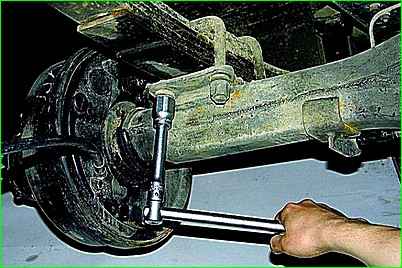 Снятие заднего моста