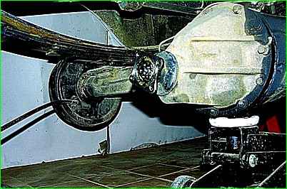 Снятие заднего моста