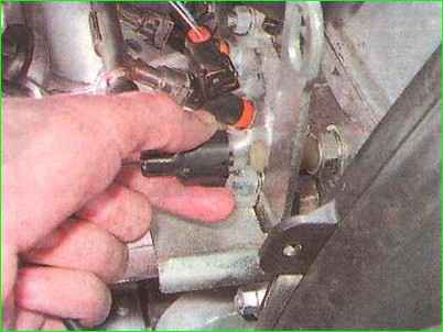 Проверка давления масла в двигателе Лада Гранта