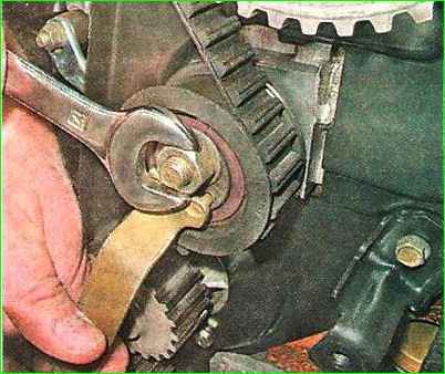 Проверка ремня ГРМ с натяжным роликом