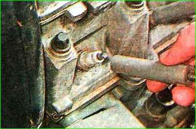 Проверка свечей и проводов зажигания