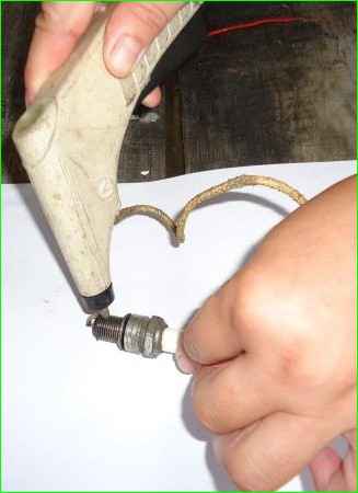 Проверка свечей и проводов зажигания