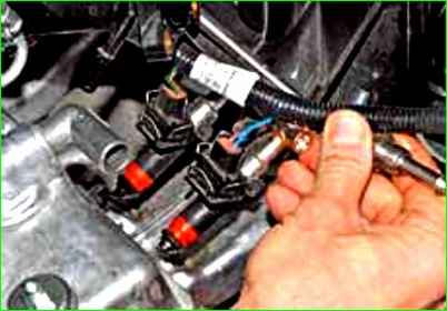 Снятие рампы и форсунок двигателя