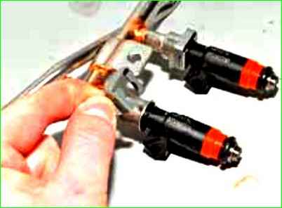 Снятие рампы и форсунок двигателя