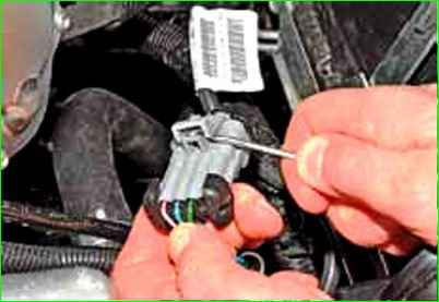 Снятие рампы и форсунок двигателя