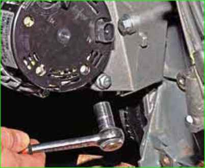 Заміна ременя генератора Лада Гранта