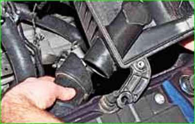 Снятие и установка корпуса воздушного фильтра