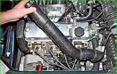 Снятие и установка корпуса воздушного фильтра