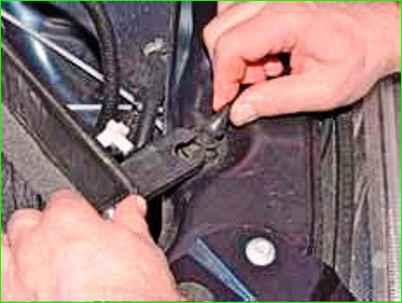 Снятие и установка корпуса воздушного фильтра