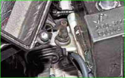 Снятие и установка корпуса воздушного фильтра