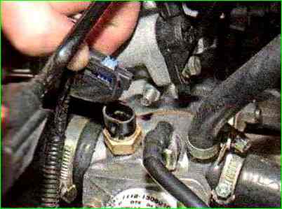 Замена датчика температуры охлаждающей жидкости