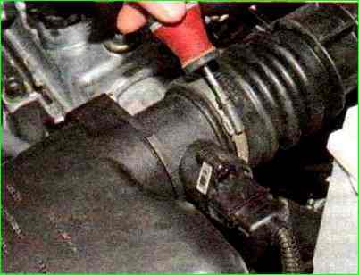 Снятие датчика массового расхода воздуха