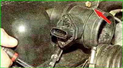 Снятие датчика массового расхода воздуха