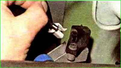 Снятие датчика положения коленчатого вала