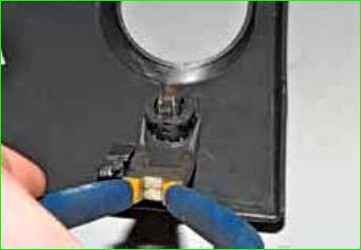 Замена выключателей и ламп подсветки на панели приборов