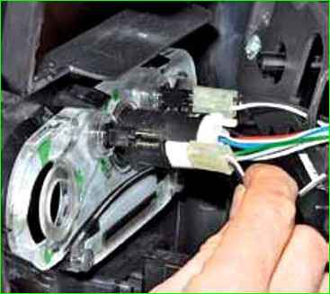 Замена ламп подсветки блока управления отоплением и вентиляцией