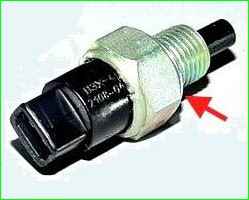 Замена выключателя света заднего хода