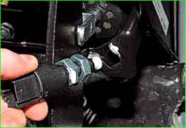 Замена выключателя сигналов торможения