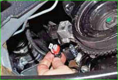 Перевірка та заміна датчика положення колінвала Лада Гранта