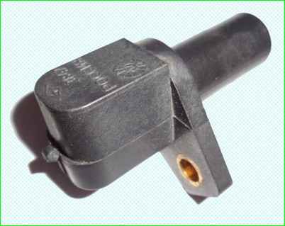 Перевірка та заміна датчика положення колінвала Лада Гранта