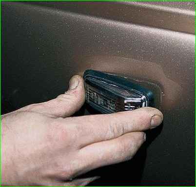 Замена повторителя поворотов и замена лампы