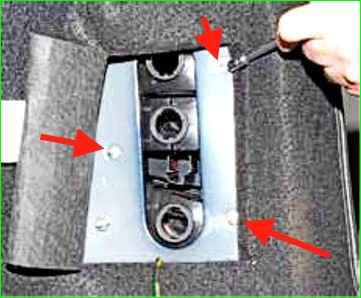 Снятие заднего фонаря