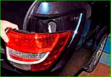 Снятие заднего фонаря