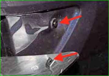 Снятие заднего фонаря