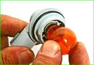 Замена лампочек в блок-фаре