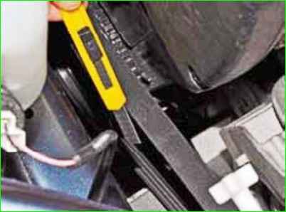 Überprüfen und Ersetzen des Generatorriemens