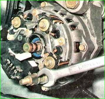 Checking and replacing the voltage regulator