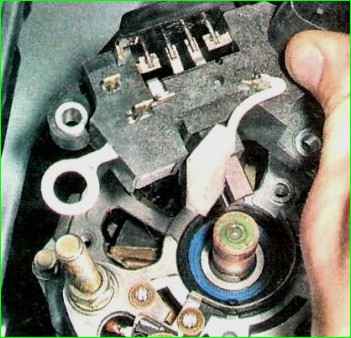 Проверка и замена регулятора напряжения