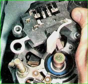 Checking and replacing the voltage regulator