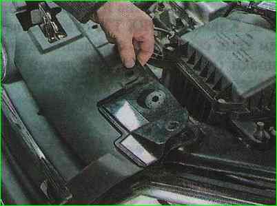 Снятие и установка переднего бампера