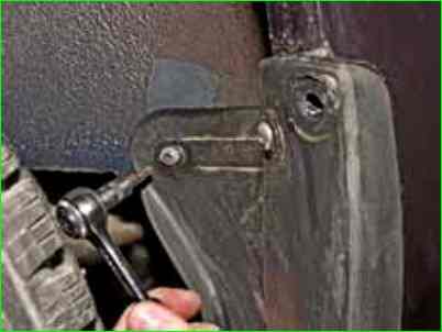 Снятие и установка заднего бампера