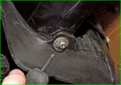 Снятие и установка заднего бампера