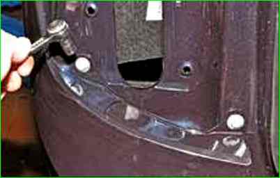 Снятие и установка заднего бампера