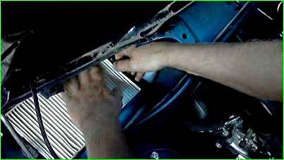 Замена фильтра вентиляции салона Лада Гранта