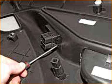 Снятие обивки двери