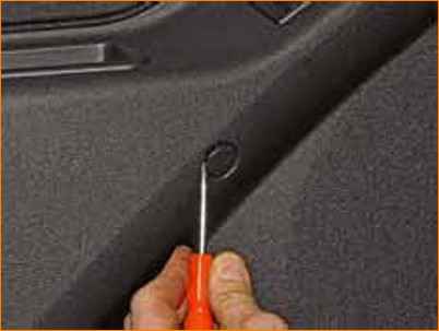 Снятие обивки двери