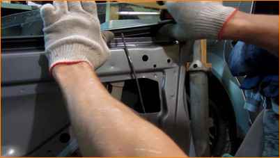 Снятие стекла передней двери