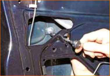 Снятие наружной ручки передней двери