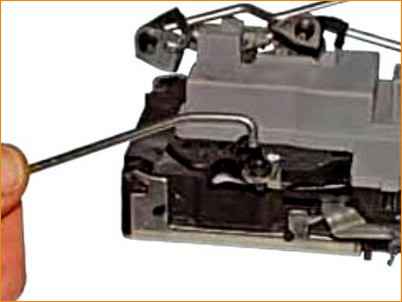 Снятие наружной ручки передней двери