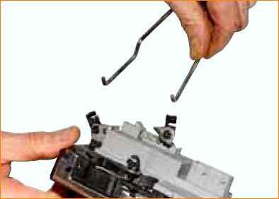 Снятие замка передней двери